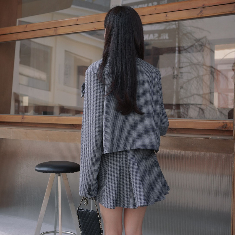 复古格纹百褶裙女2024年秋装新款小众设计感蝴蝶结西服,女装西装,卡莱