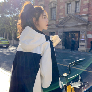 美式连帽短款冲锋衣外套女春秋新款超火好看撞色拼接休闲工装夹克图片