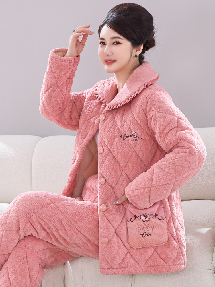 睡衣三层夹棉加绒加厚保暖女士秋冬季中老年妈妈珊瑚绒家居服套装