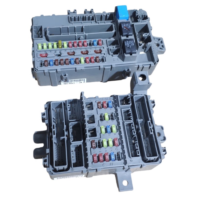 适用八代雅阁CP2室内保险丝盒继电器总成 TB0-H221/TA0-R431