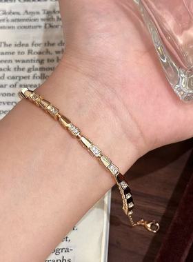 小红书爆款精工版间钻蛇骨手链女时尚百搭设计感本命年蛇形手环