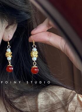 新中式红色玛瑙珍珠金色花朵耳环复古小众设计过年耳饰新年耳夹女