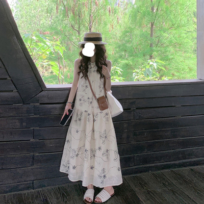 刺绣挂脖无袖连衣裙女显瘦长裙子