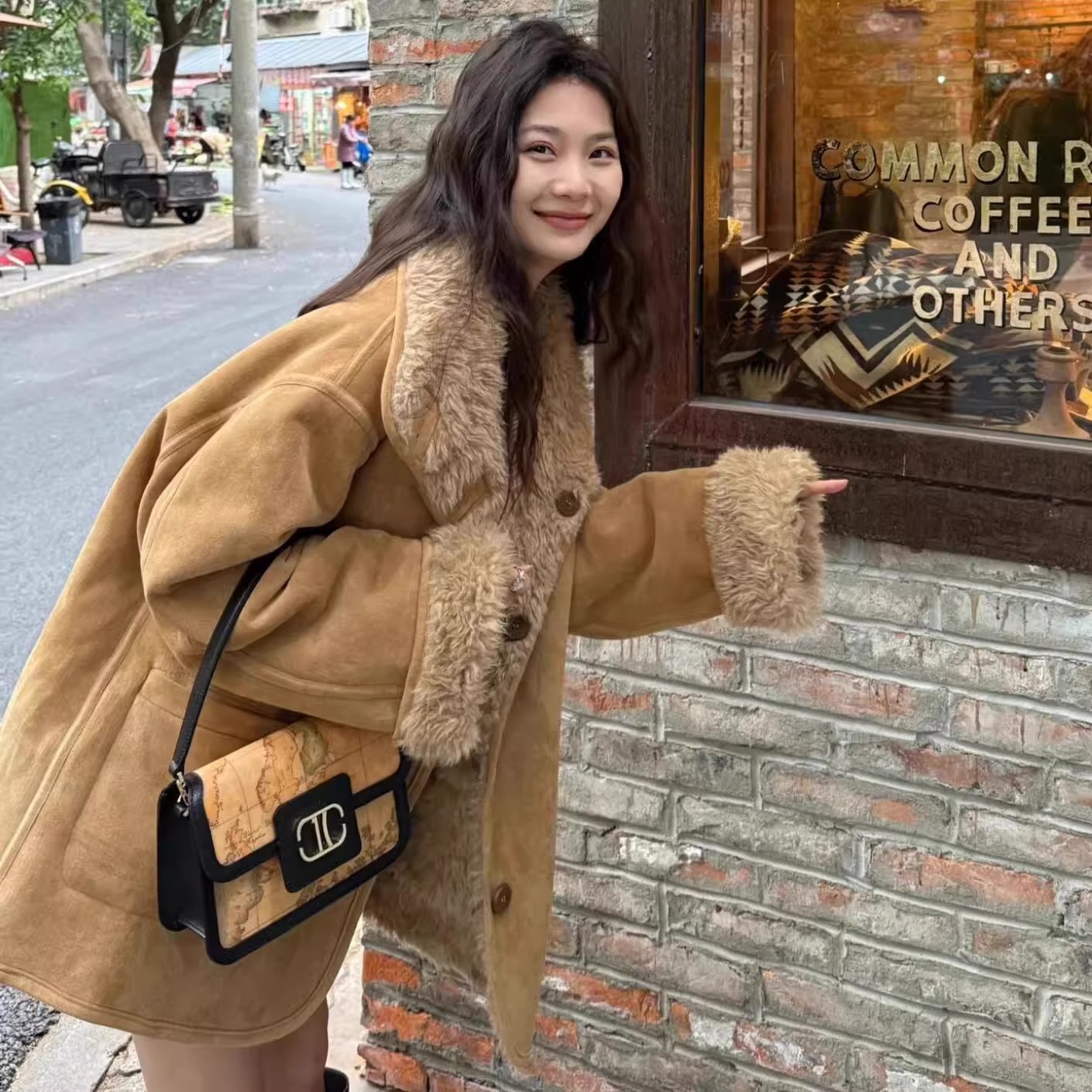 2025冬新款两面穿羊羔毛皮毛一体外套女超好看机车服加厚保暖大衣