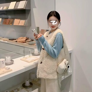 2026新款牛角扣羊羔毛皮毛一体马甲女秋冬韩版环保坎肩毛毛外套