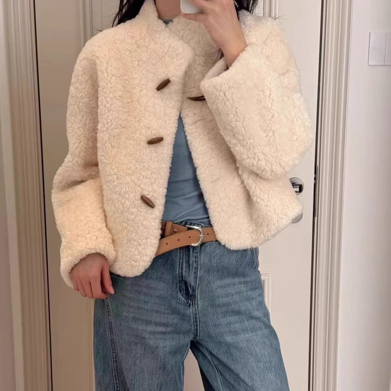 2025新款牛角扣羊羔毛皮毛一体外套女韩版冬季高级休闲毛毛厚上衣