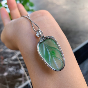 天然缅甸翡翠A货冰飘绿18K金镶嵌叶子吊坠正品冰种飘花金枝玉叶