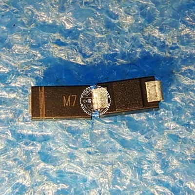 1N4007   IN4007 丝印 M7     长5mm 宽2.6MM   SMA  新的