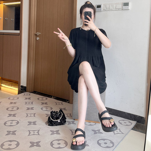 重工褶皱黑色连衣裙女夏季2025新款高级感赫本风短袖大码胖mm
