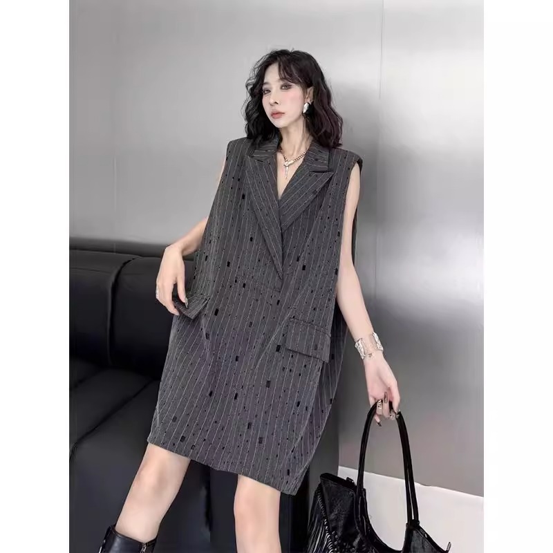 2025新款烫钻西装领连衣裙