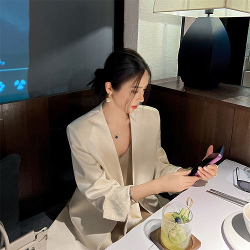 爵莱菲大码女装高端西装外套时尚宽松气质高级感缎面长袖上衣西服