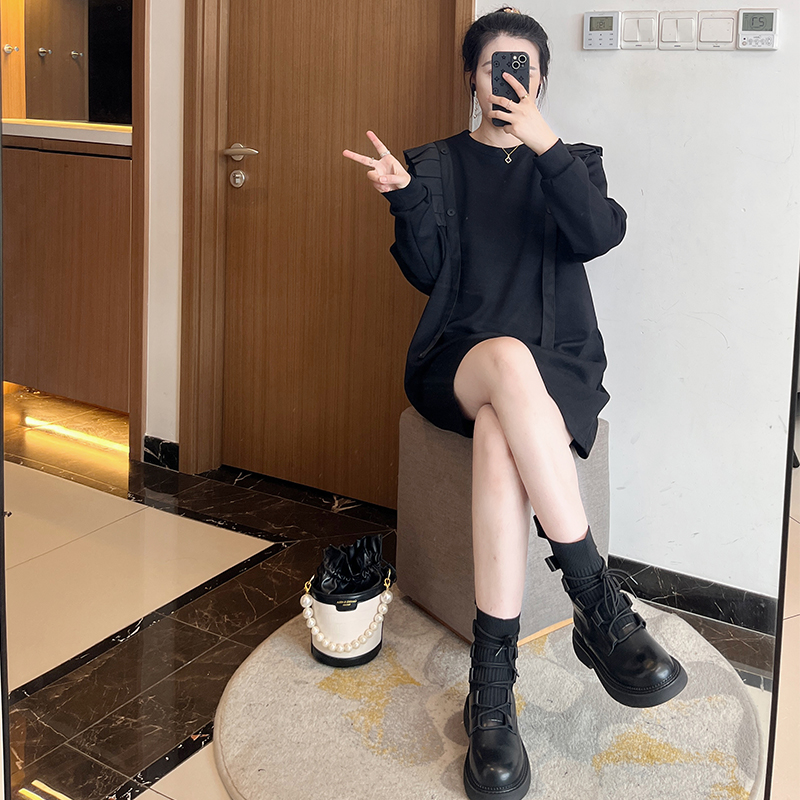 宽松显瘦，做工细致，面料舒适