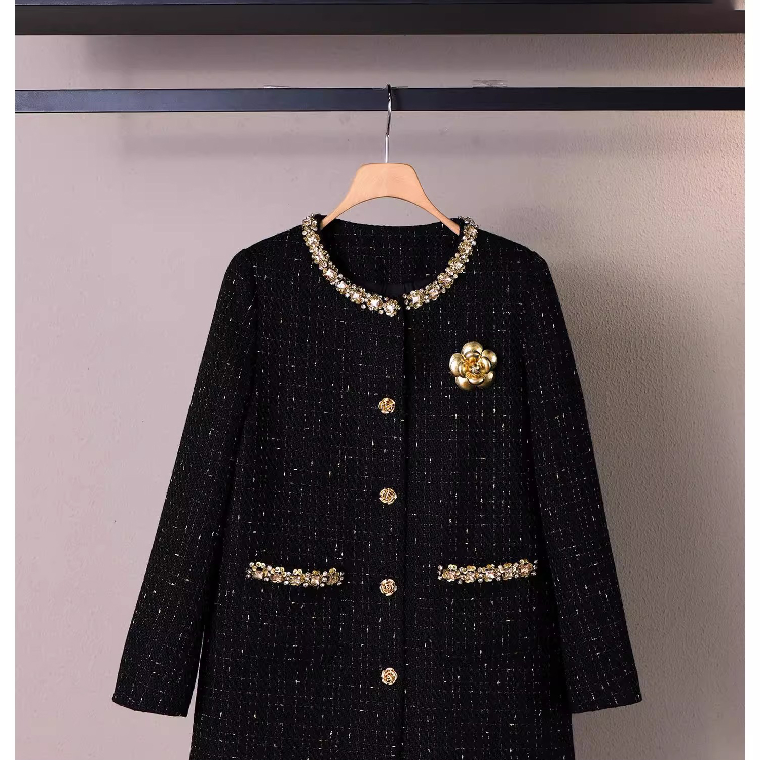 爵莱菲大码高级感黑色小香风外套女冬季新款白鸭绒粗花呢羽绒服