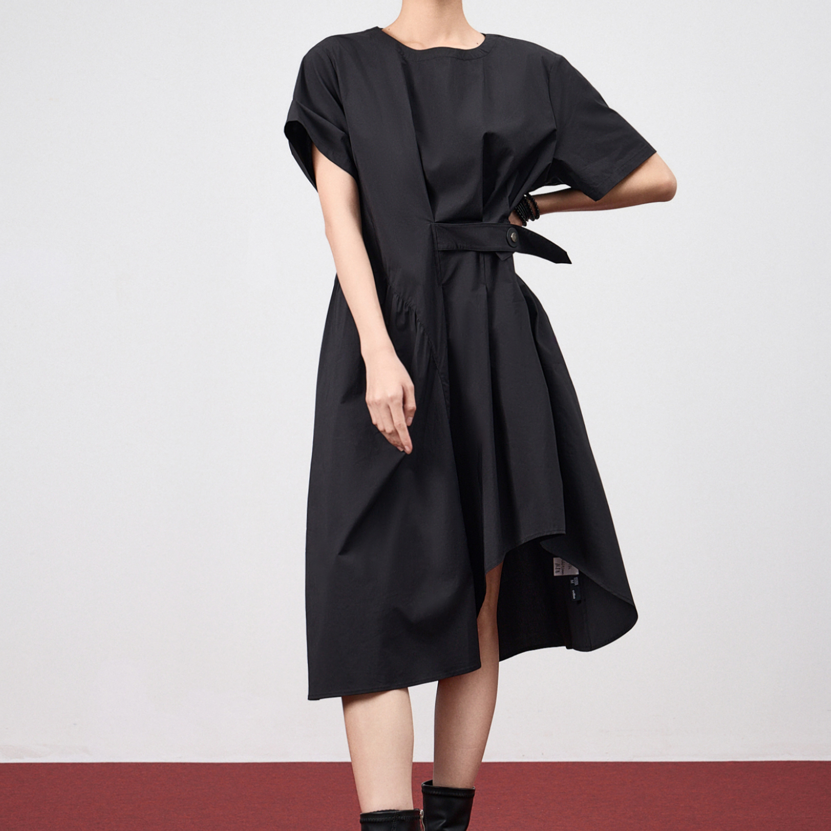 odbo/欧迪比欧时尚简约连衣裙女夏季新款收腰显瘦中长款圆领上衣