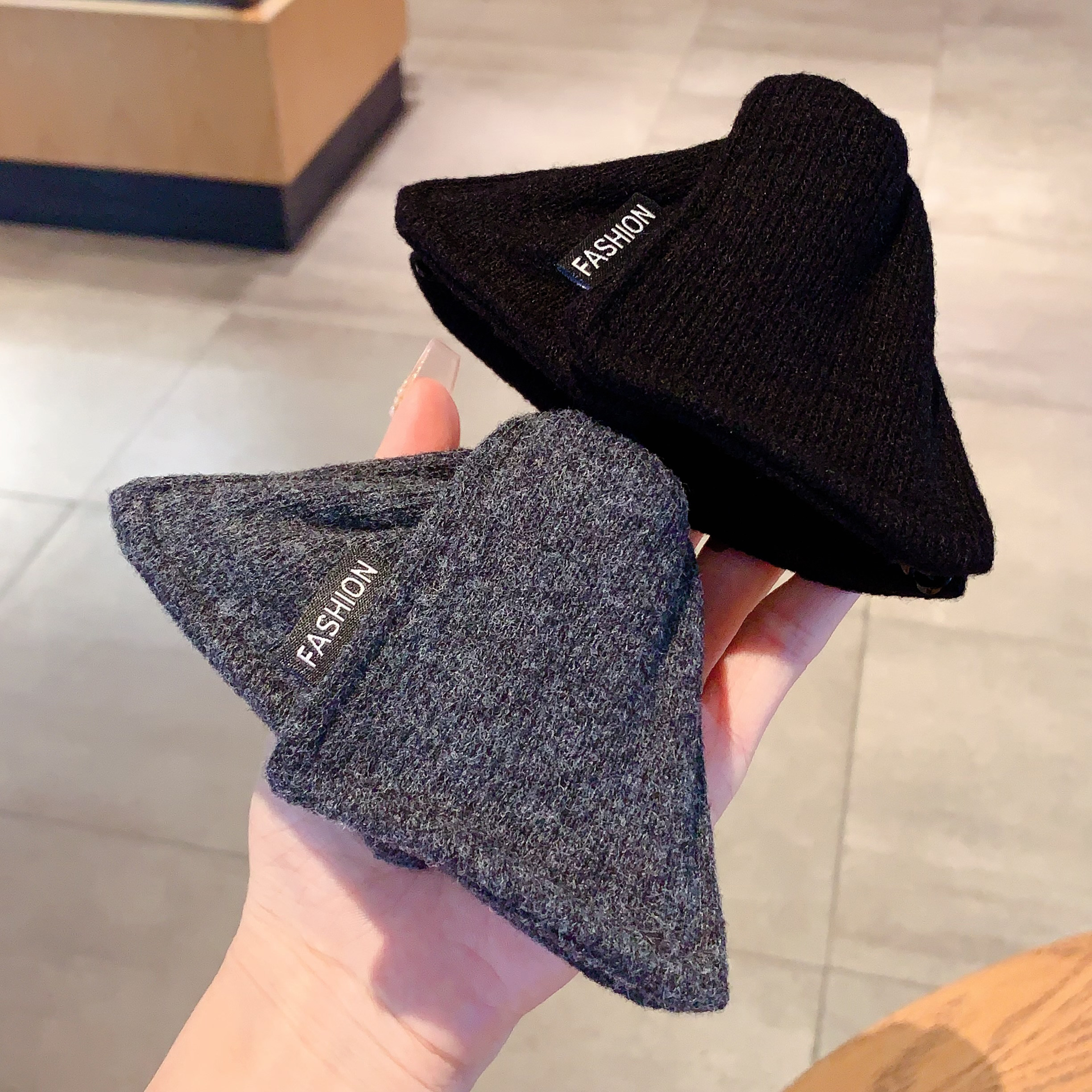 高级感毛绒字母盘发夹子鲨鱼夹