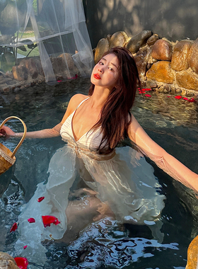 泳衣女夏ins风仙女范白色纱裙分体深v辣妹性感纯欲风度假游泳装