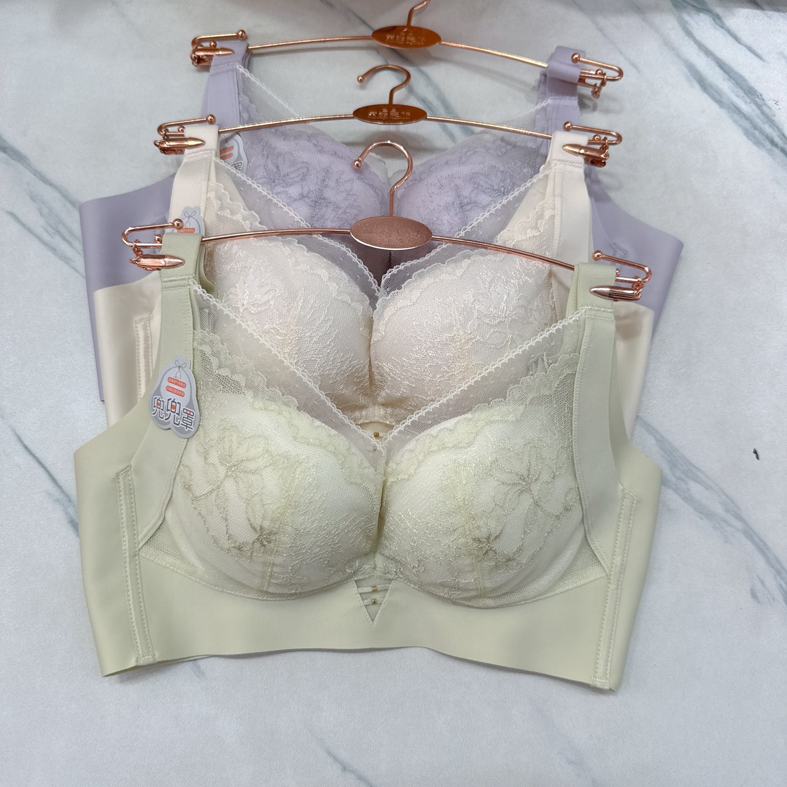 维歌秘密9175兜兜罩中薄B杯无侧骨无钢圈内衣聚拢收副乳无磁文胸