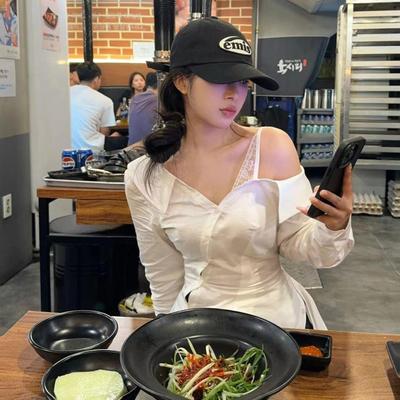 纯欲白色露肩polo长袖衬衫女不规则气质衬衣设计修身辣妹上衣夏季