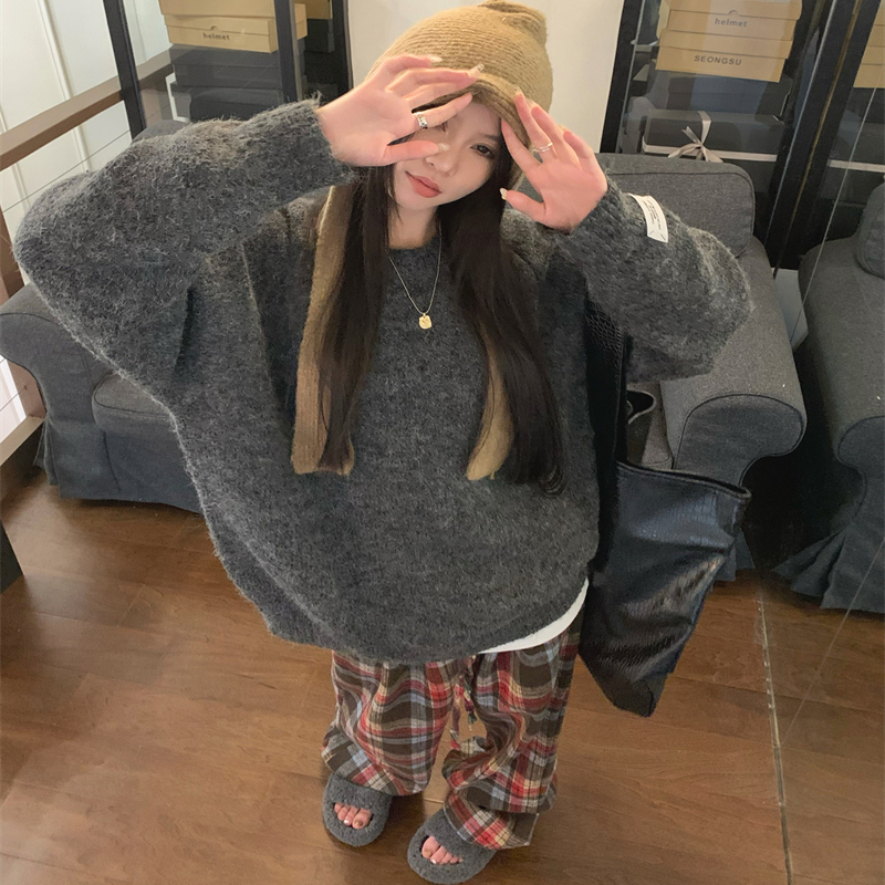 复古休闲气质深灰色软糯圆领毛衣针织衫女秋冬季宽松显瘦百搭上衣