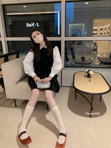 黑色pu感小飞袖连衣裙