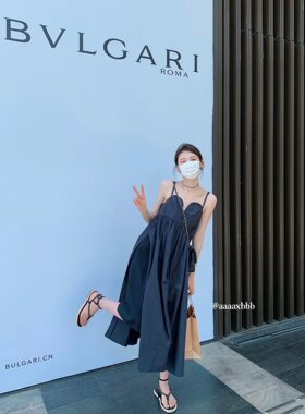 吊带裙下摆开叉小复古