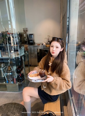 aaaaxbbb 科斯塔异托邦 驼色绒绒羊毛牛角扣外套女短款时尚上衣