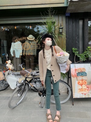 2022秋冬新品两色牛仔裤