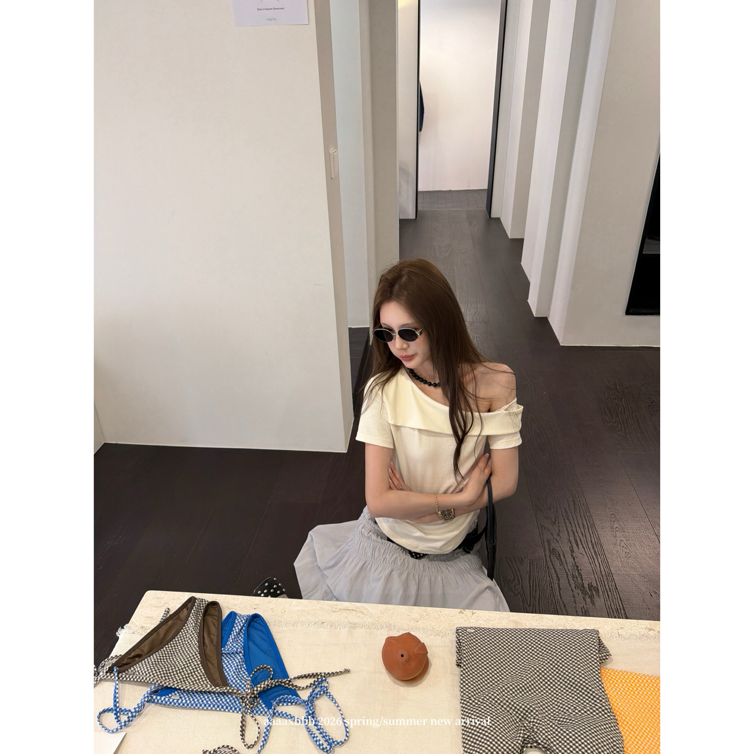 aaaaxbbb立体斜肩短袖T恤图片