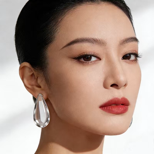 2026年春晚王菲同款透明水滴耳环高级感轻奢通勤夸张耳坠百搭耳饰