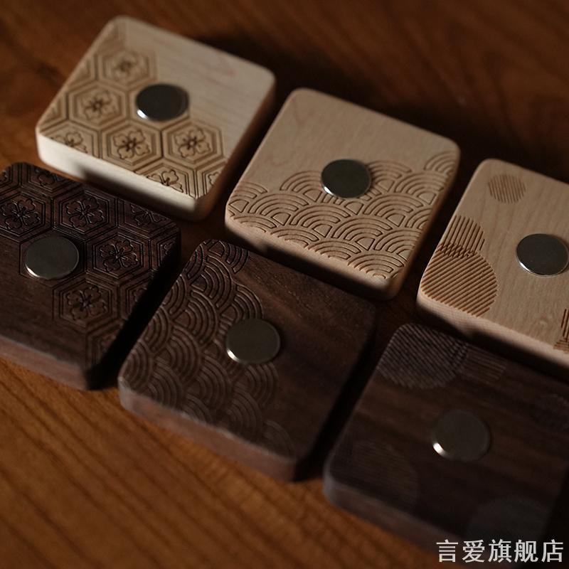 白色一体磁吸遥控置物底座免钉卧室空调窗帘遥控牢固吸附收纳架