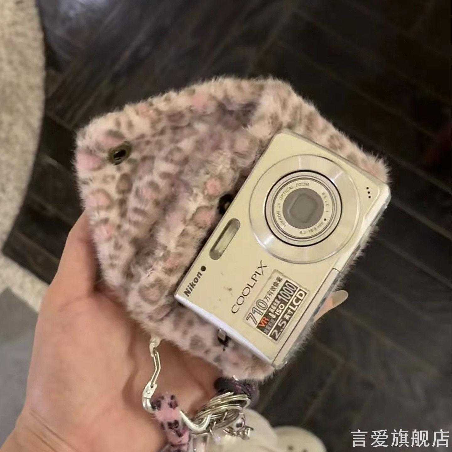 Y2K千禧少女粉豹毛绒相机包软绒面料保护袋口红耳机零钱手拿小包