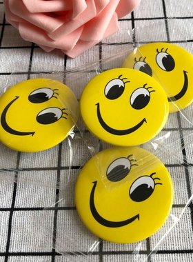 大号黄色微笑牌胸章工作牌微笑牌胸牌工作胸章胸牌笑脸胸章