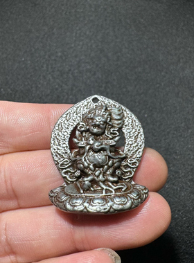 尼泊尔天铁敲打錾刻托甲藏佛大黑天财神西藏文玩陨铁吊坠挂件