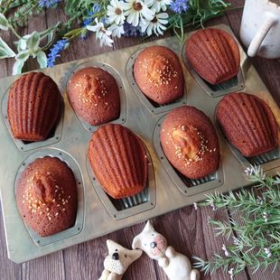 【现货】日本千代田chiyoda 硅加工不粘8连瘦贝壳玛德琳蛋糕模具