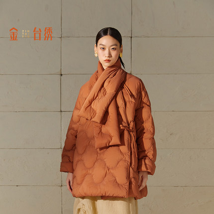 金台绣国风围脖领羽绒服可拆卸新中式流苏盘扣鸭绒外套冬J36960