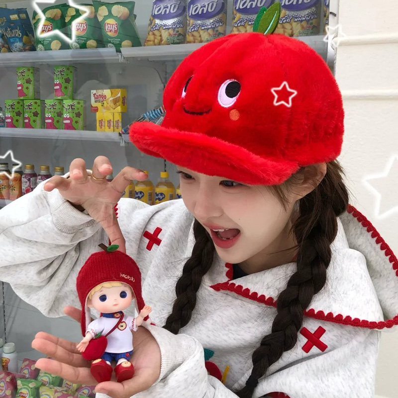 可爱红色苹果毛绒鸭舌帽