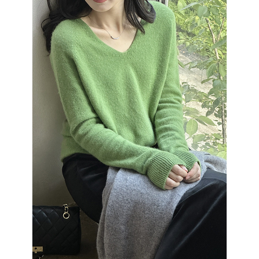 羊毛V领针织衫女 秋季软糯毛衣通勤百搭打底上衣 261901
