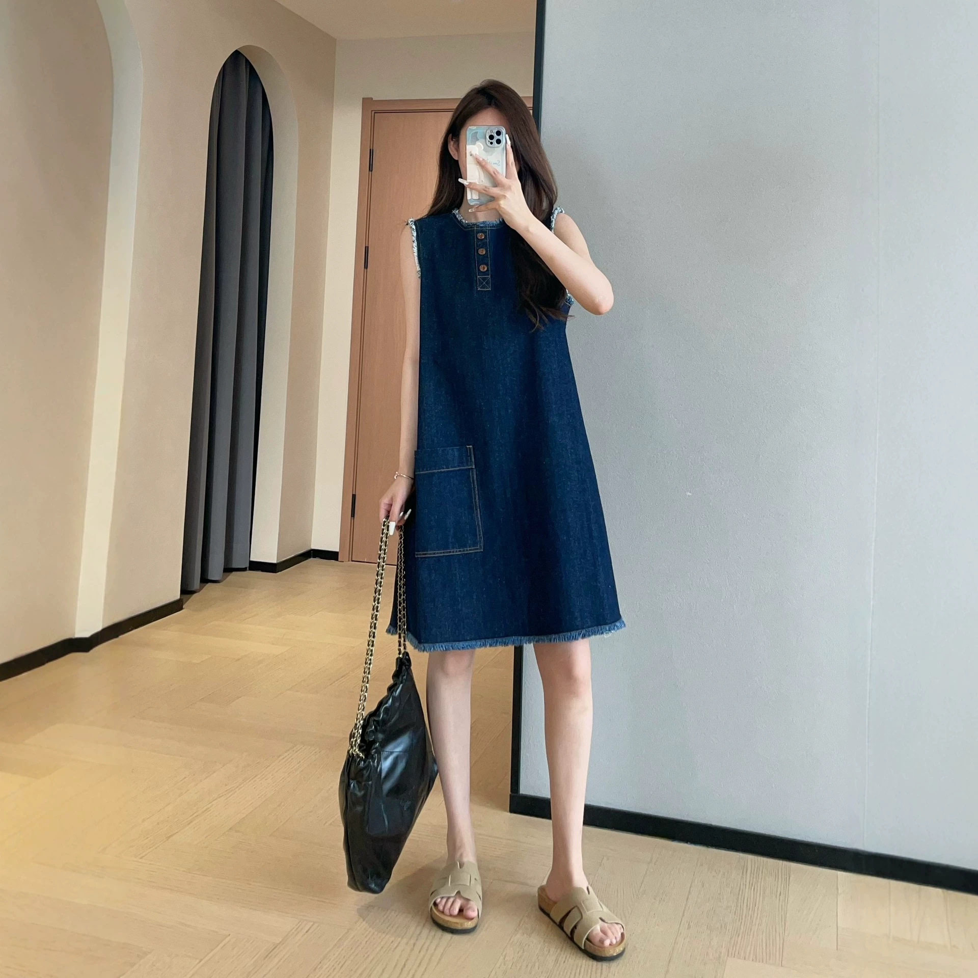时髦复古原牛色A字牛仔背心裙中长款无袖连衣裙女2026新款