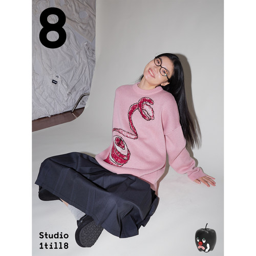 Studio1till8苹果手绘圆领毛衣