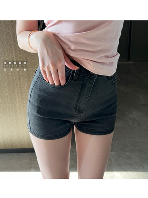 版型很正的短裤ju显腿长