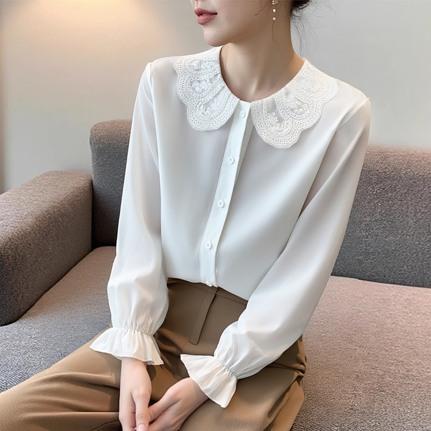 白衬衫女长袖春秋蕾丝娃娃领上衣