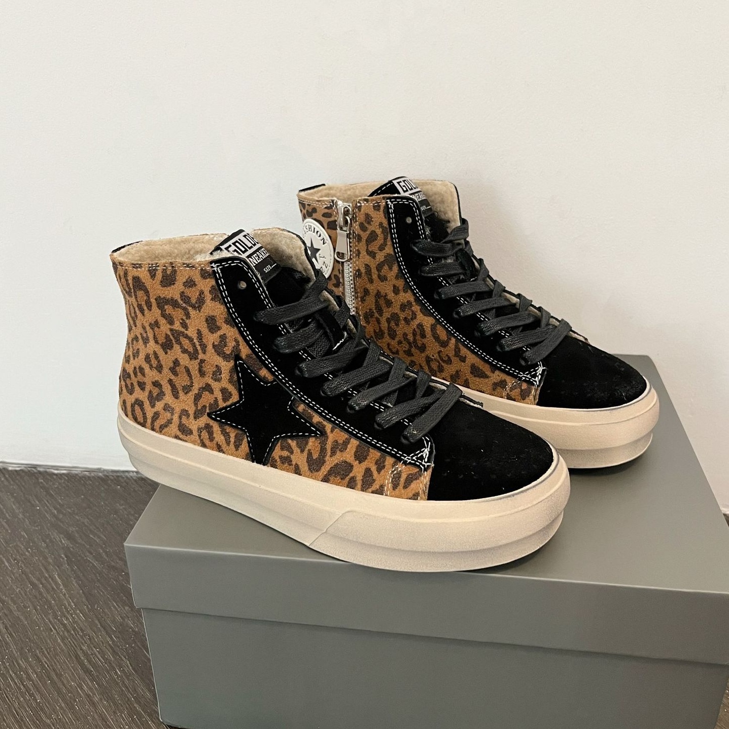 欧洲站2025冬季新款时尚加绒保暖高帮星星板鞋女百搭休闲豹纹棉鞋