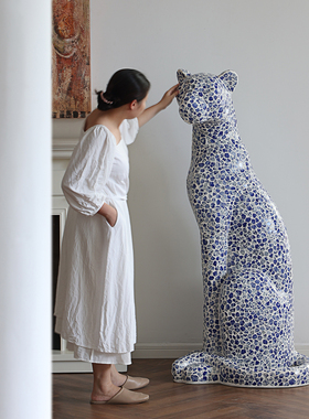 形上《豹富》落地青花瓷豹子雕塑摆件设计师款客厅玄关装饰品摆件