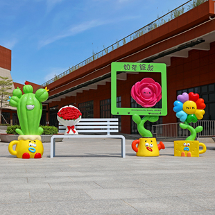 玻璃钢仿真玫瑰花雕塑户外商业街摆件网红花朵商场美陈发光装 饰品