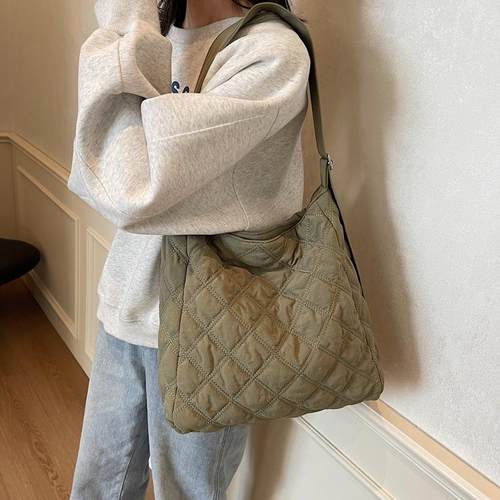 棉服包流行百搭大容量通勤包包女包2025新款秋冬单肩斜挎包托特包