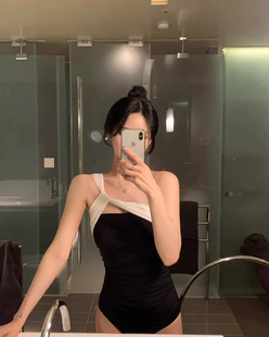 【黑桃A】高级感泳衣女泡温泉2024新款网红爆款性感度假游泳