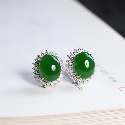 天然和田碧玉浓苹果绿蛋面耳钉18k白金镶嵌满钻款式经典百搭送礼