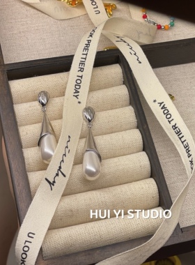 HUI YI STUDIO 人鱼泪法式水滴珍珠高级耳环