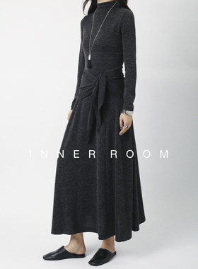 INNER ROOM法式复古披肩灰色针织裙秋冬长袖纽结修身内搭连衣裙
