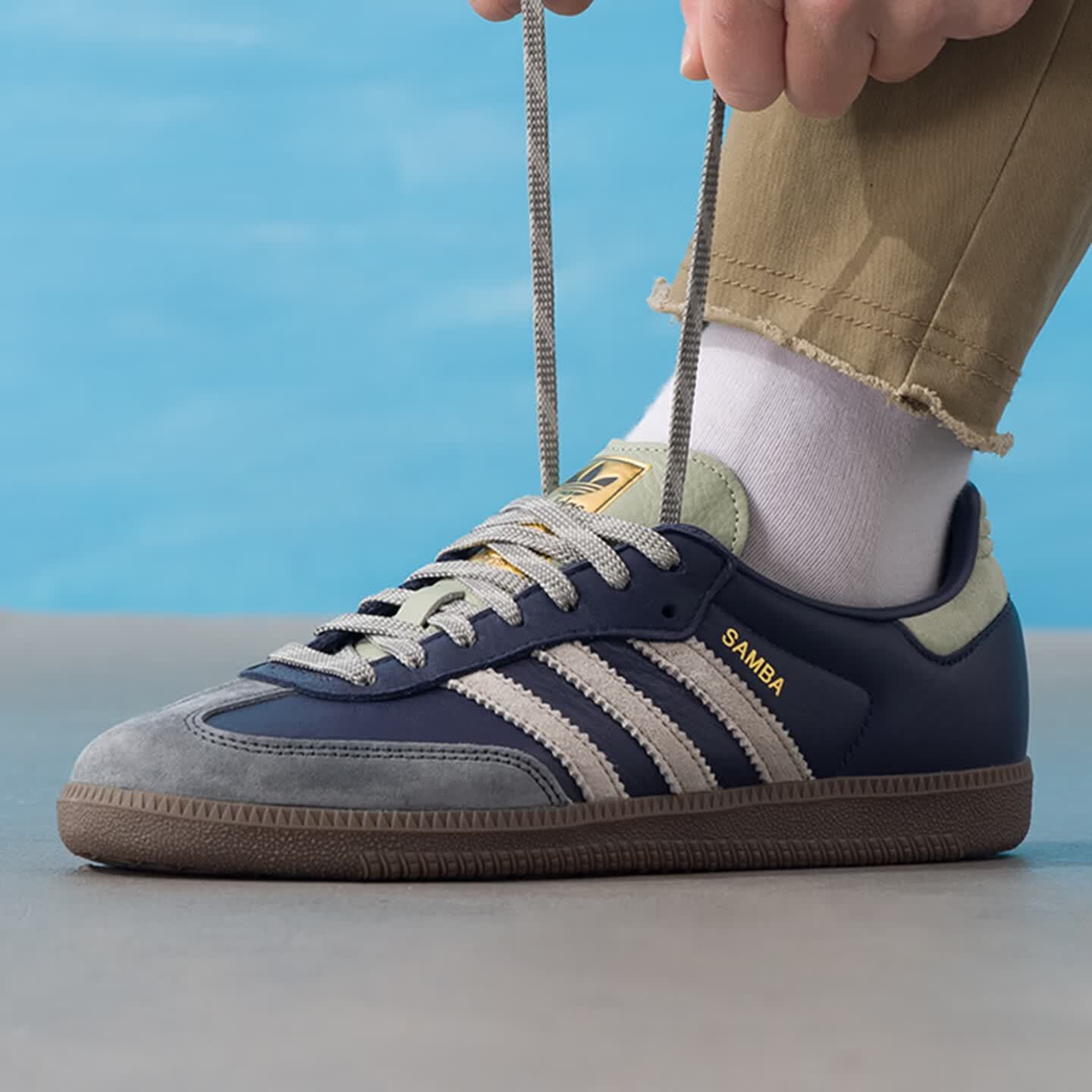 Adidas阿迪达斯三叶草男女休闲运动鞋KI8888图片